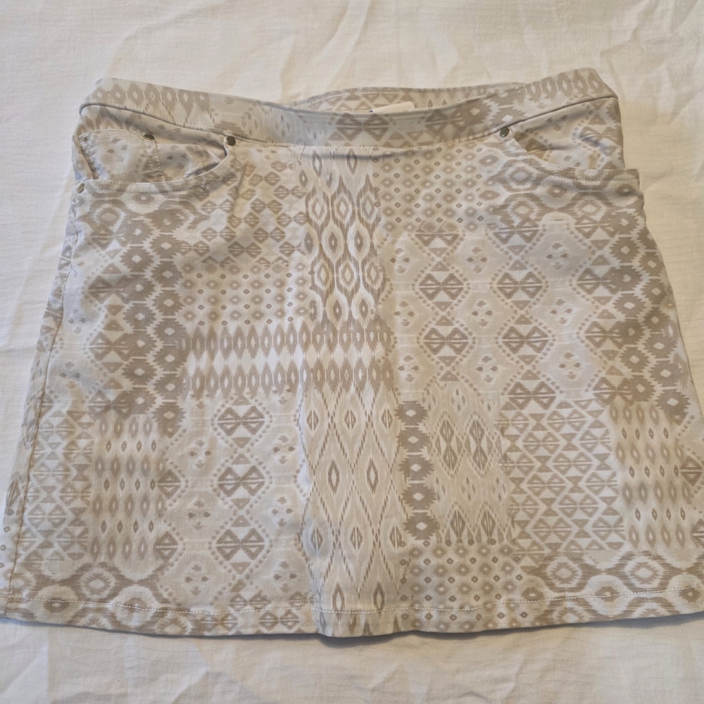 Hearts of Palm Patterned Cream and Tan Mini Skirt